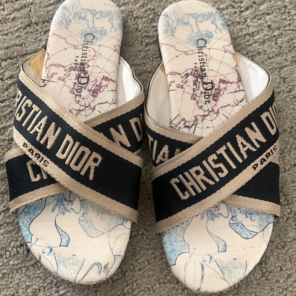 Fashion flip flops for girls